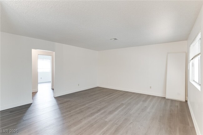 Building Photo - 312 E Tonopah Ave