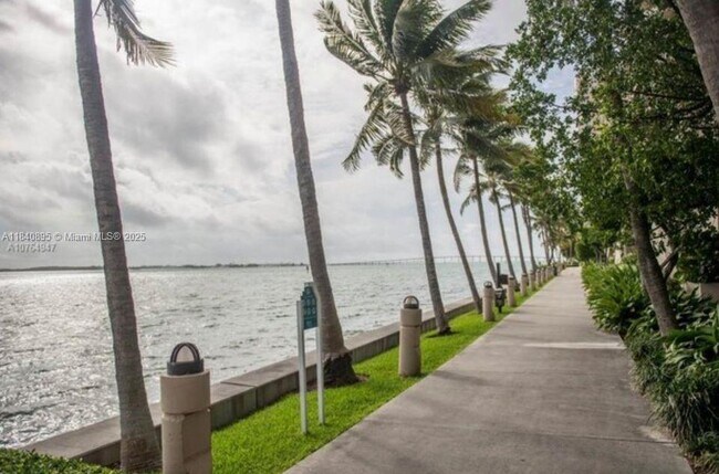 Building Photo - 540 Brickell Key Dr