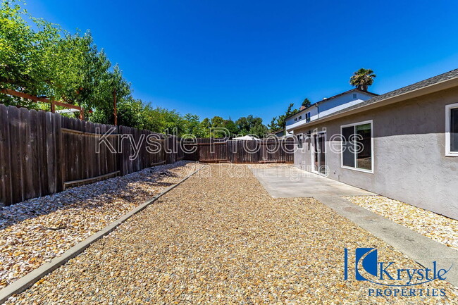 Building Photo - 225 Millbrook Way