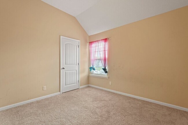 Building Photo - 966 Mustang Ln NE