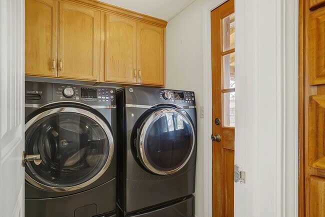 Building Photo - Upper Valley 3 Bedroom 2 Bath