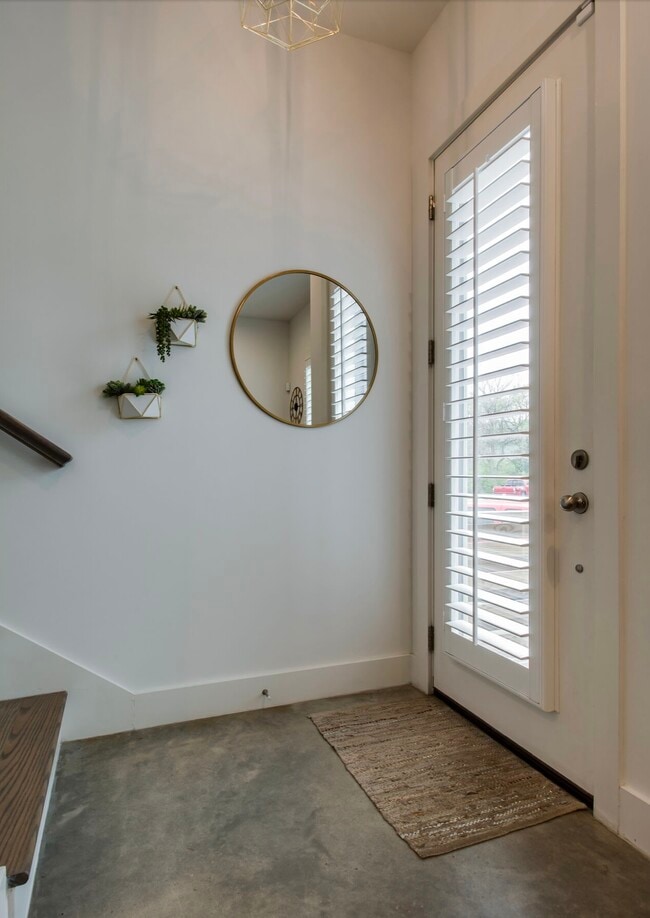 Building Photo - 700 James Ave