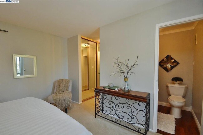 Building Photo - 325 Kitty Hawk Rd