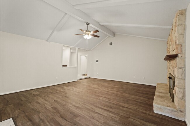 Building Photo - 1426 Ashwood Dr