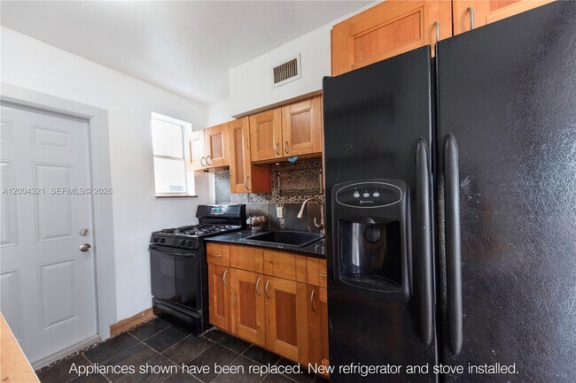 Building Photo - 1255 Marseille Dr