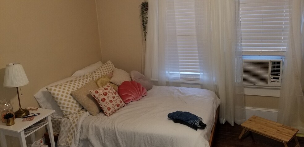 Bedroom 2 is even bigger than bedroom 1. - 208 NW 3rd St