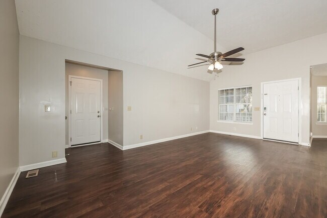 Building Photo - 3925 Calumet Dr