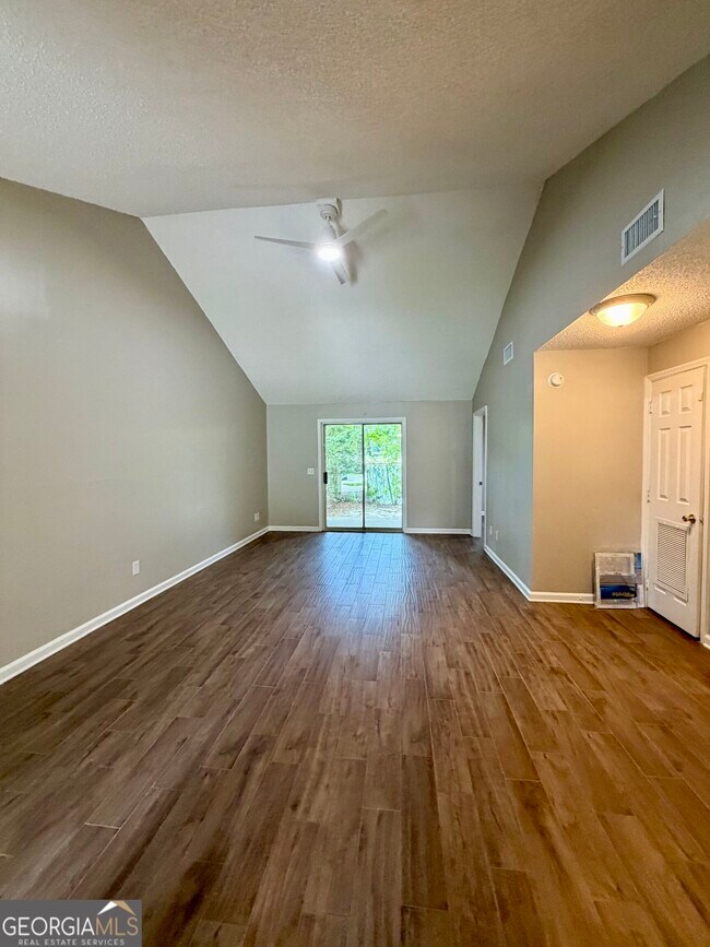 Building Photo - 438 Admiral's Walk Dr