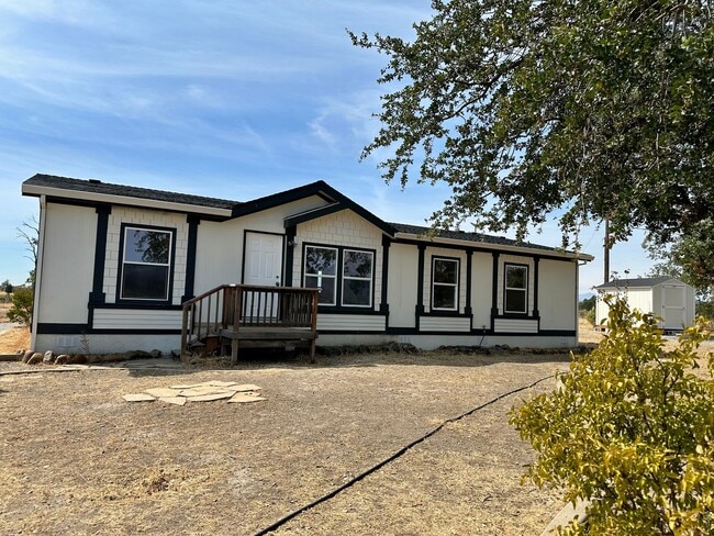 Primary Photo - Private Country Retreat on 5 Acres – Moder...