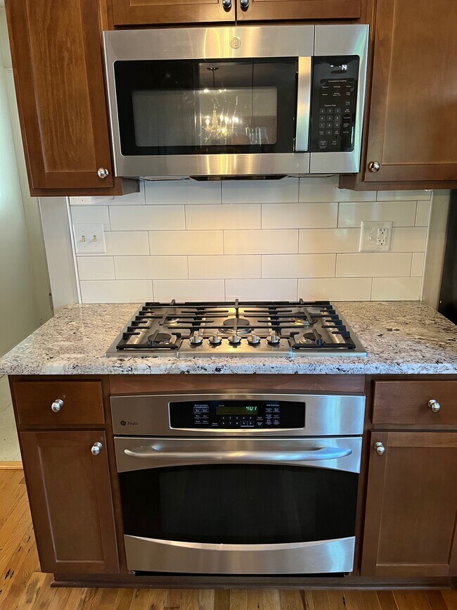 Building Photo - 258 Buckingham Ave