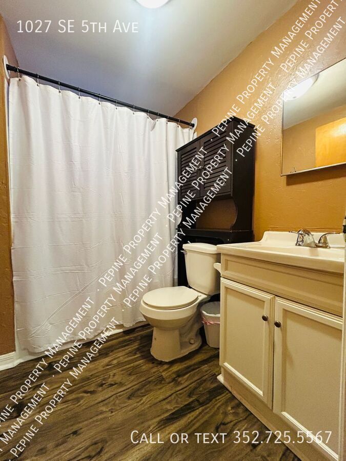 Building Photo - 1027 SE 5th Ave