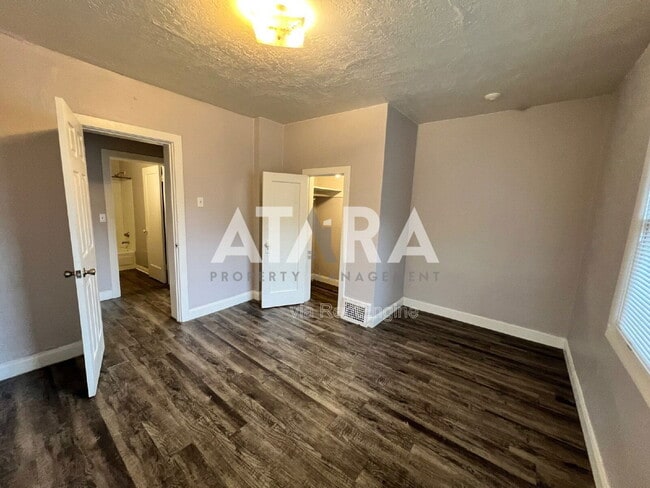 Building Photo - 254 Fern Ave N