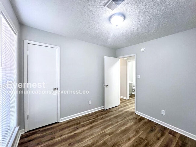 Building Photo - 3830 Kerfield Dr