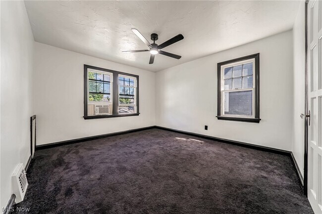 Building Photo - 3995 E 154th St