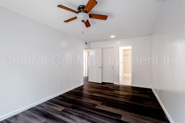 Building Photo - 4308 Parkwood Ct