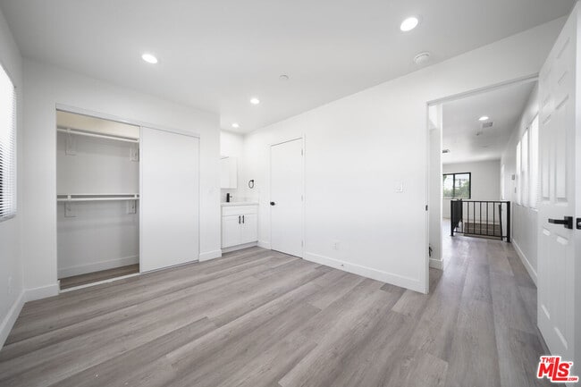 Building Photo - 4110 1/2 Normandie Ave