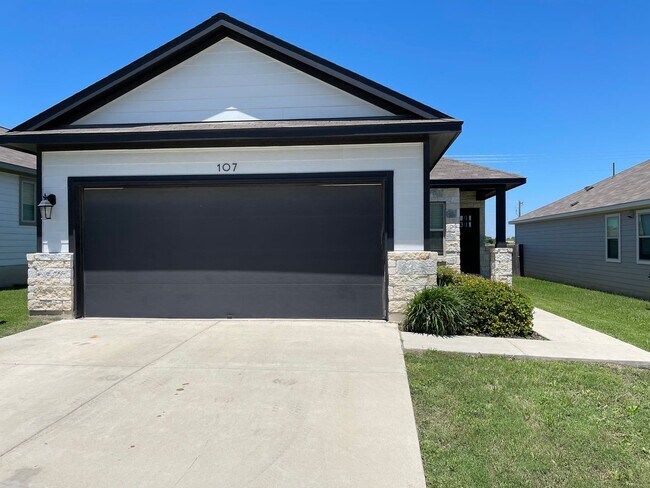 Building Photo - 3 bedroom, 2 bath home for lease