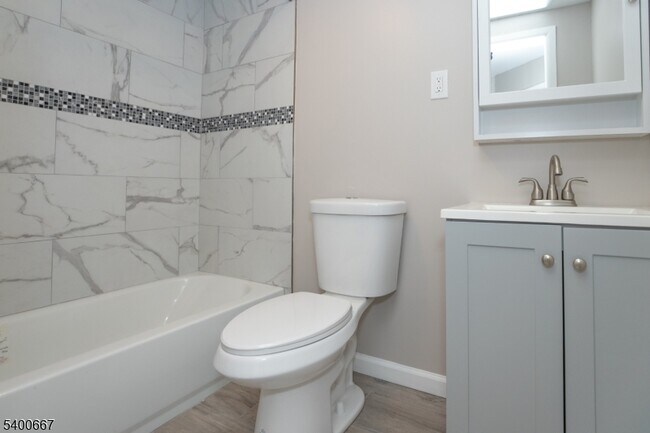 Building Photo - 74 E Shore Rd