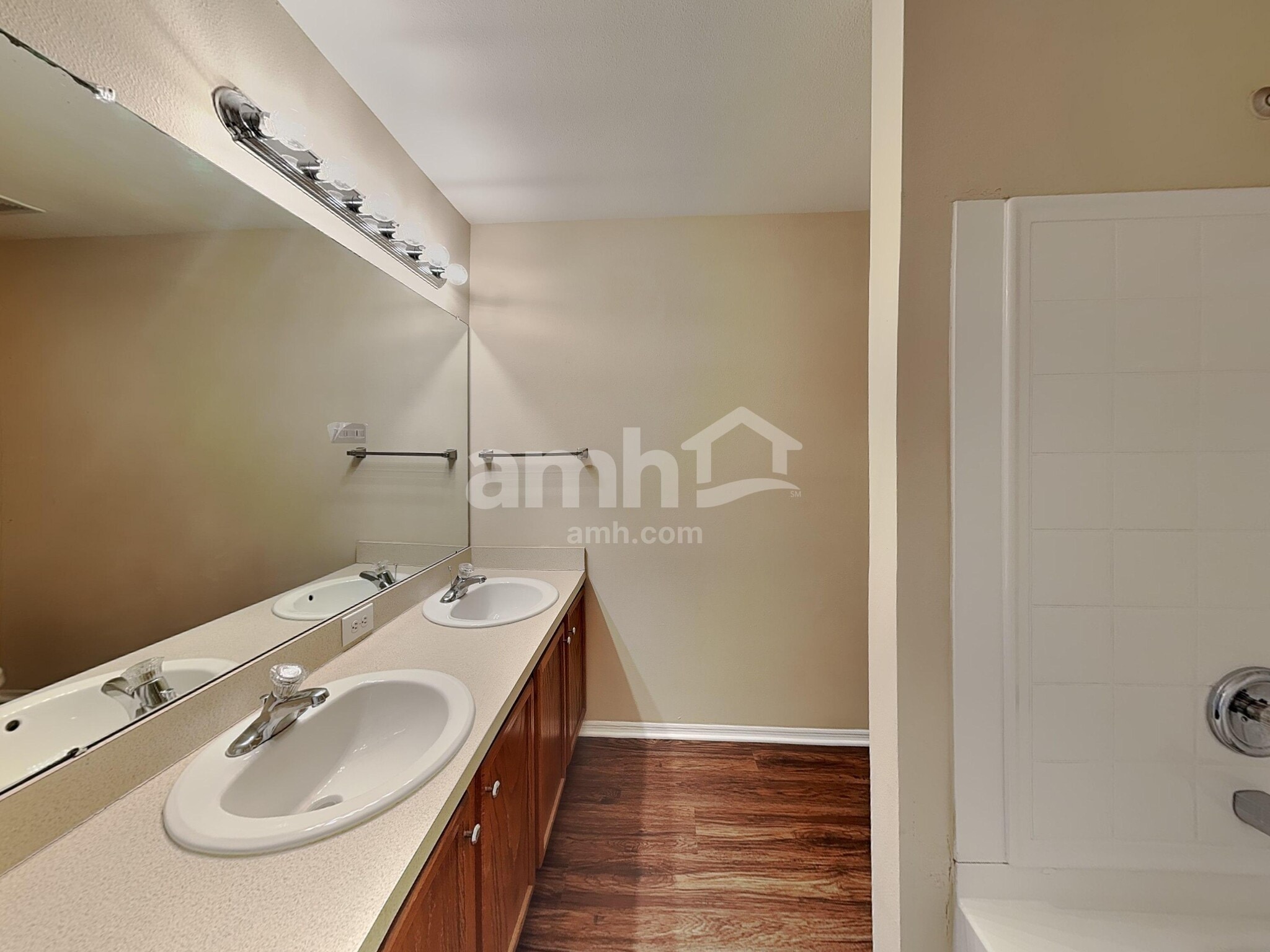 Building Photo - 2050 Harcourt Pl