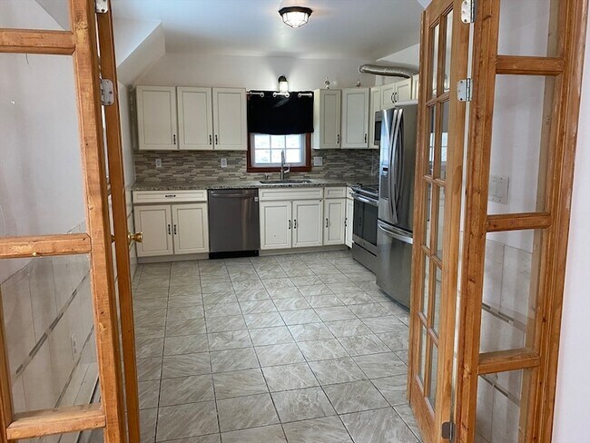 Building Photo - 76 19th St