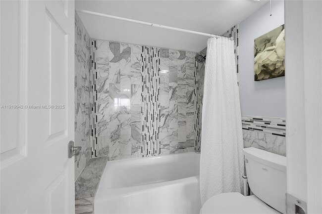 Building Photo - 3200 Port Royale Dr N