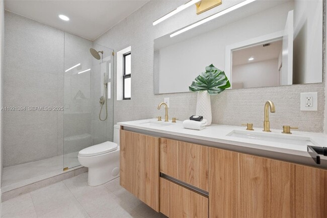 Building Photo - 185 NE 106th St