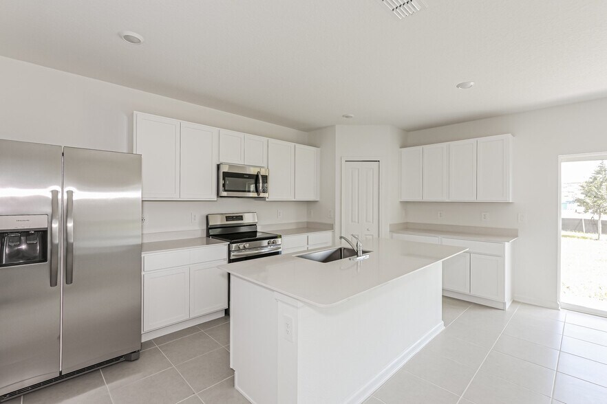 Building Photo - 3483 Howell Dr