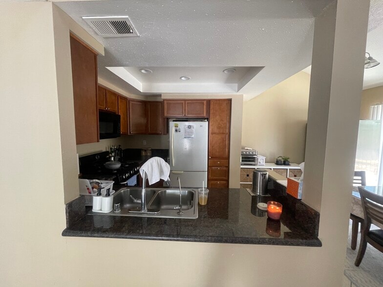 KITCHEN - 4179 Ironwood Dr