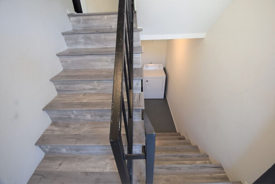 Building Photo - 24822 Walnut St