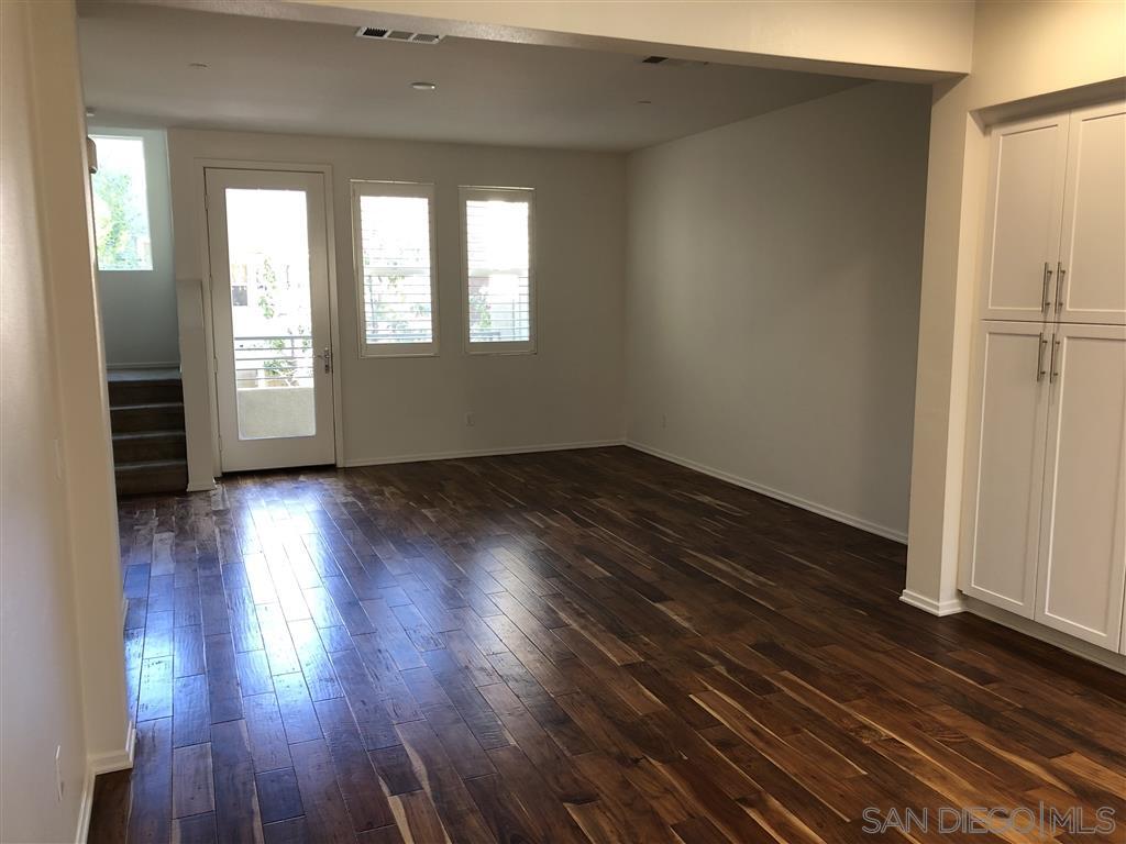 Living Room - 315 Royal Gln