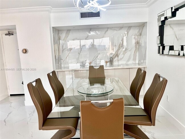 Building Photo - 3701 N Country Club Dr