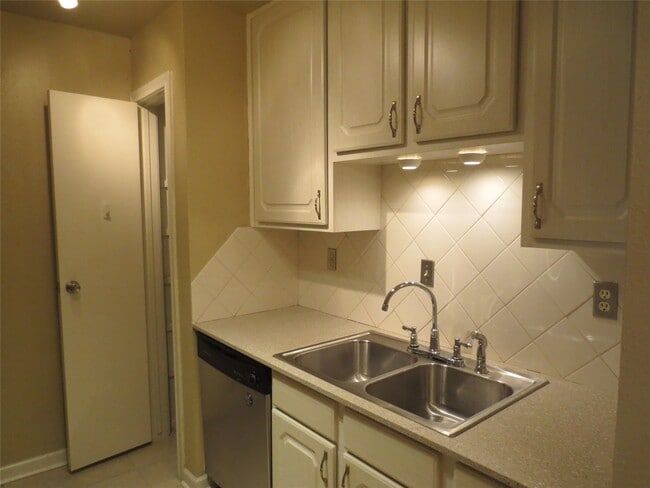 Building Photo - 7950 N Stadium Dr