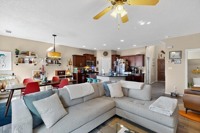 Building Photo - Sawmill District Townhouse 2/BD2/Story 2.5...