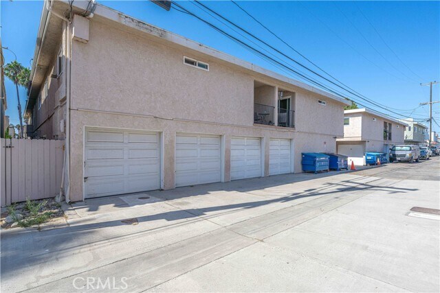 Building Photo - 208 19th St