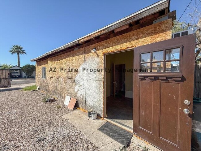 Building Photo - 902 N 15th Ave