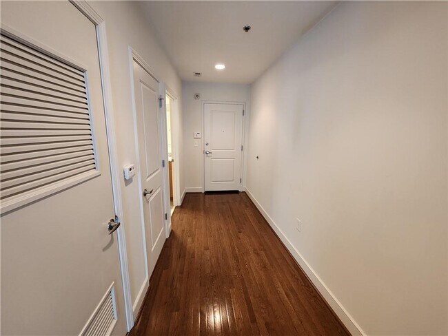 Building Photo - 44 Peachtree Pl NE