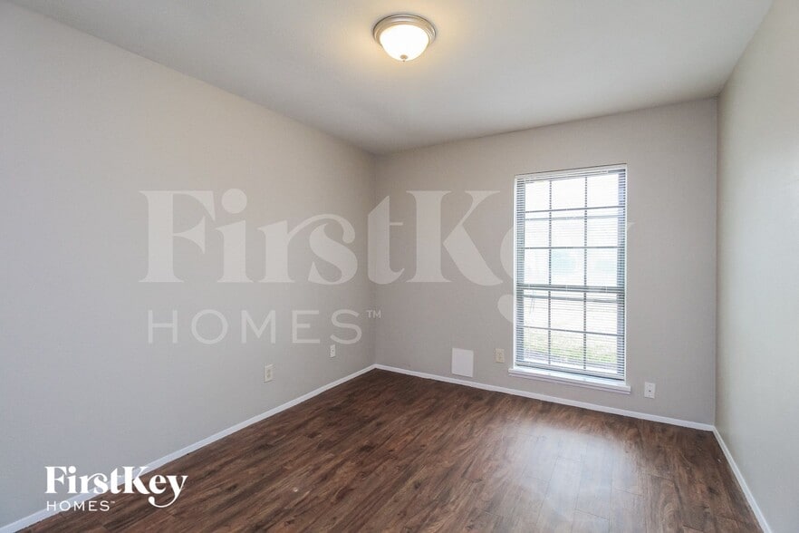 Building Photo - 1405 Steinburg Ln