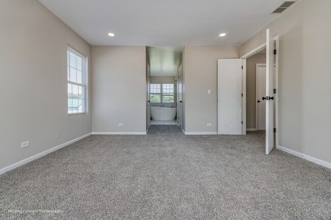 Building Photo - 1655 Whispering Oaks Dr