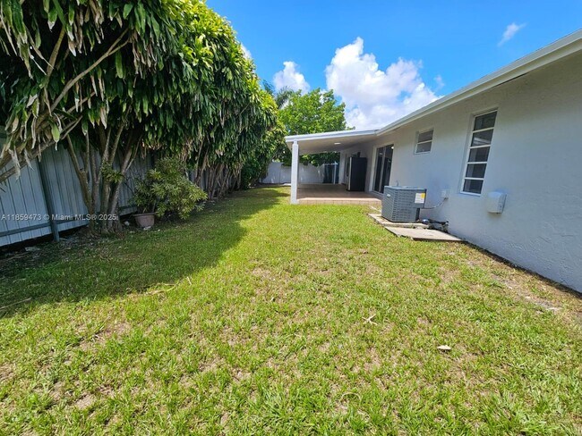 Building Photo - 13700 SW 18th Terrace