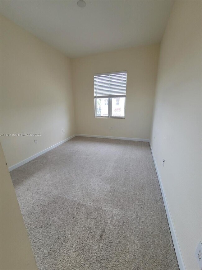Building Photo - 6033 NW 118th Dr
