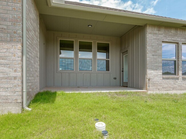 Building Photo - Brand New home In Azalea!