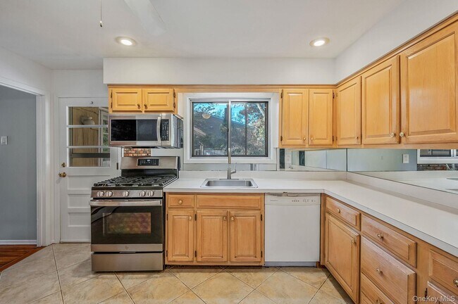 Building Photo - 23 Princeton Dr