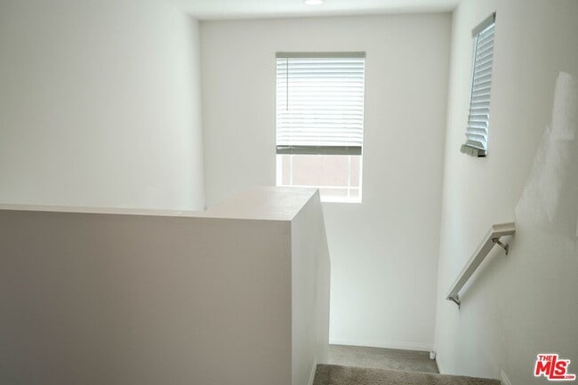 Building Photo - 2732 Hemlock Rd