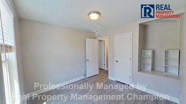 Building Photo - Beautiful 3 BD/2 BA End Unit Townhome in Leland