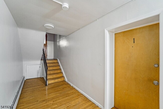 Building Photo - 357 Franklin St