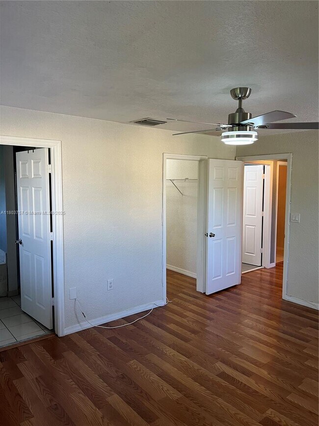 Building Photo - 6065 SW 19th Ct