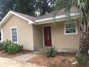 Building Photo - 142 Leeswood Cir