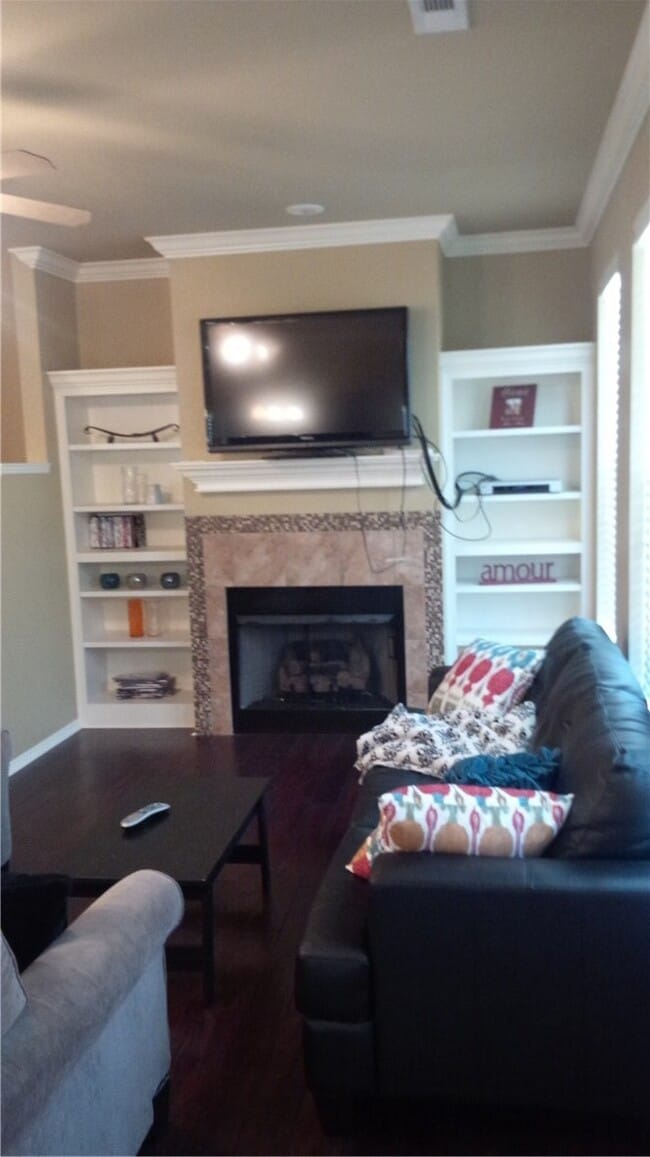 Building Photo - 649 N Longfellow Ln