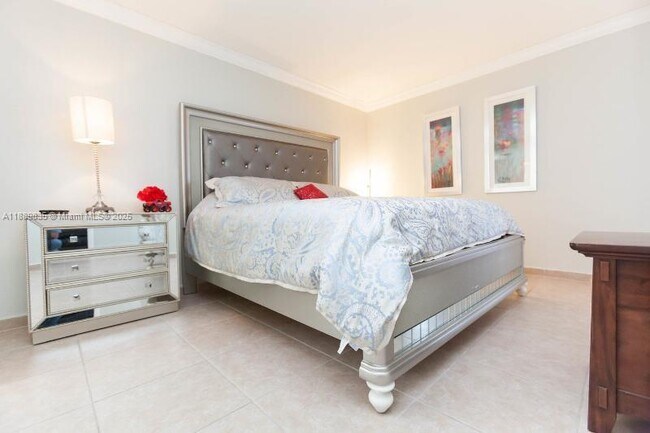 Building Photo - 5880 Collins Ave