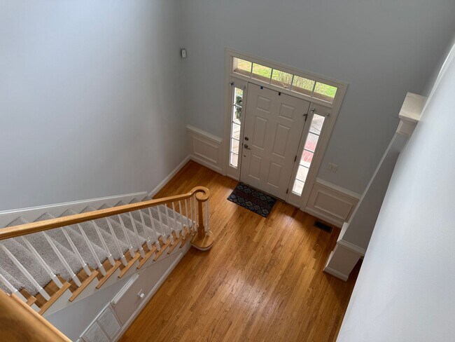 Building Photo - Available to Show